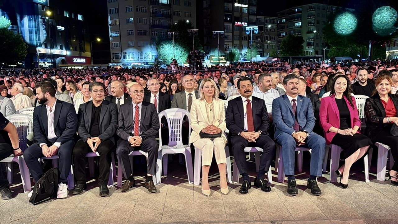 Kırşehir'de TRT Sanatçılarından Unutulmaz Açık Hava Konseri