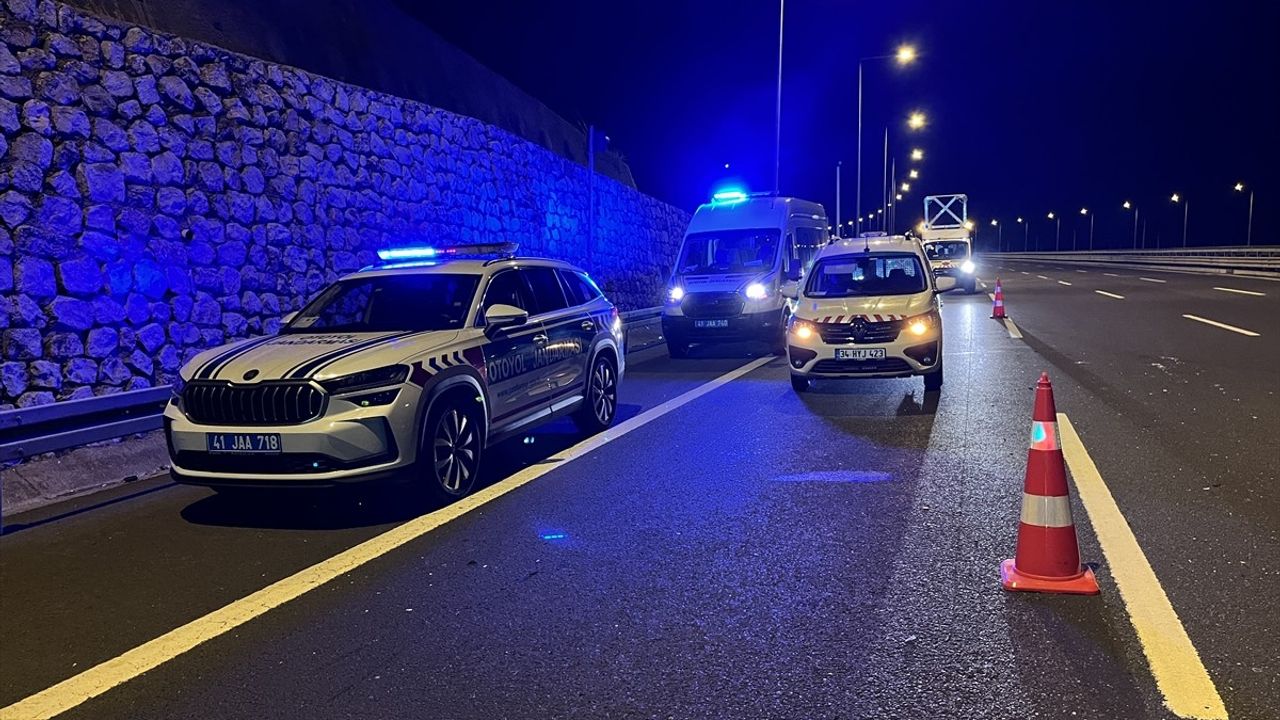 Kocaeli'de Kuzey Marmara Otoyolu'nda Yaya Çarpması: 1 Ölü, 2 Yaralı