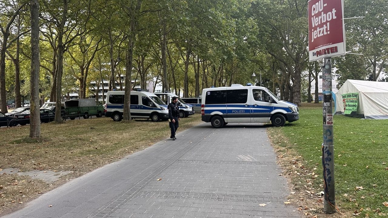 Köln'de 'Silahsızlandır' Protestosu: Silah İhracatı Yapan Rheinmetall ve Elbit Hedefte