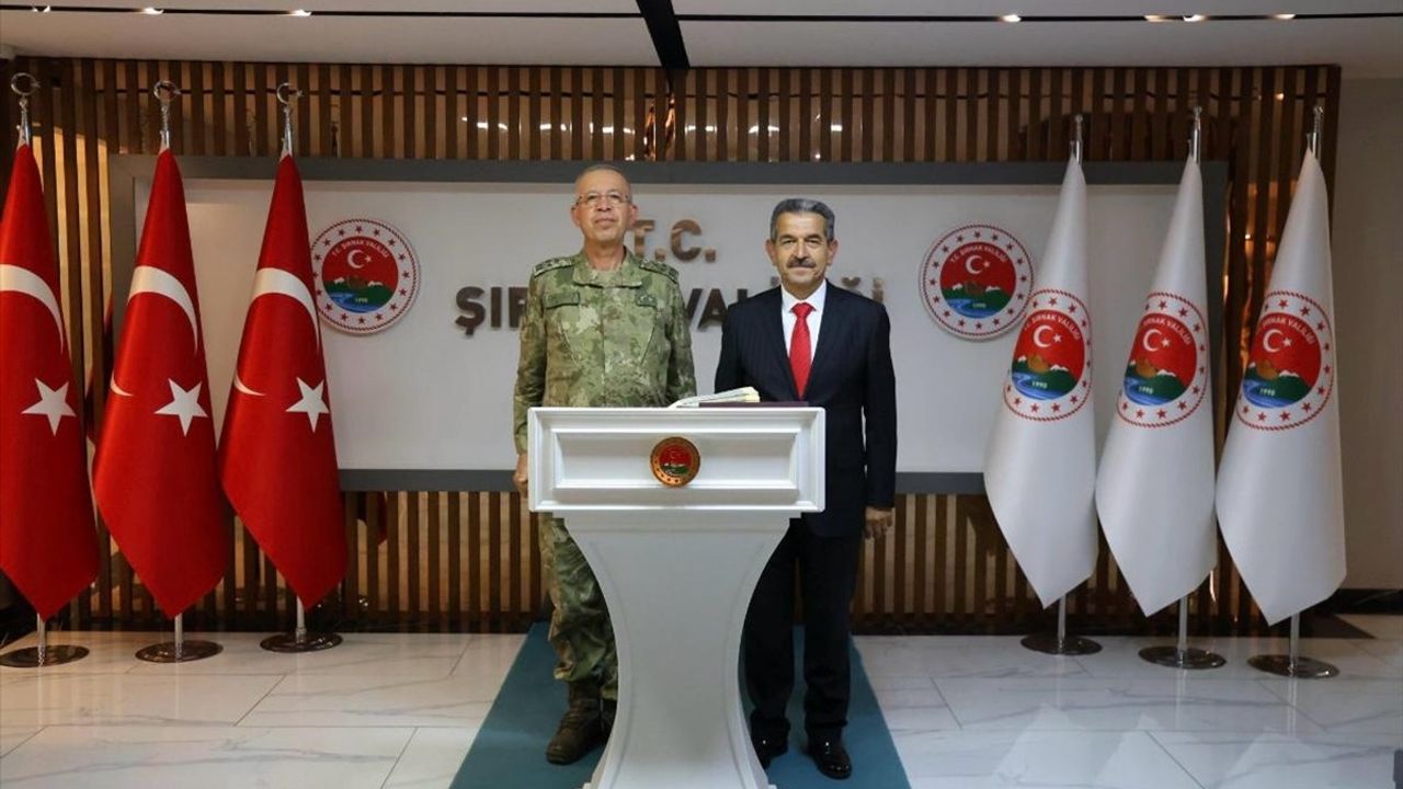 Korgeneral Zorlu Topaloğlu Şırnak Valisi Birol Ekici'yi Ziyaret Etti