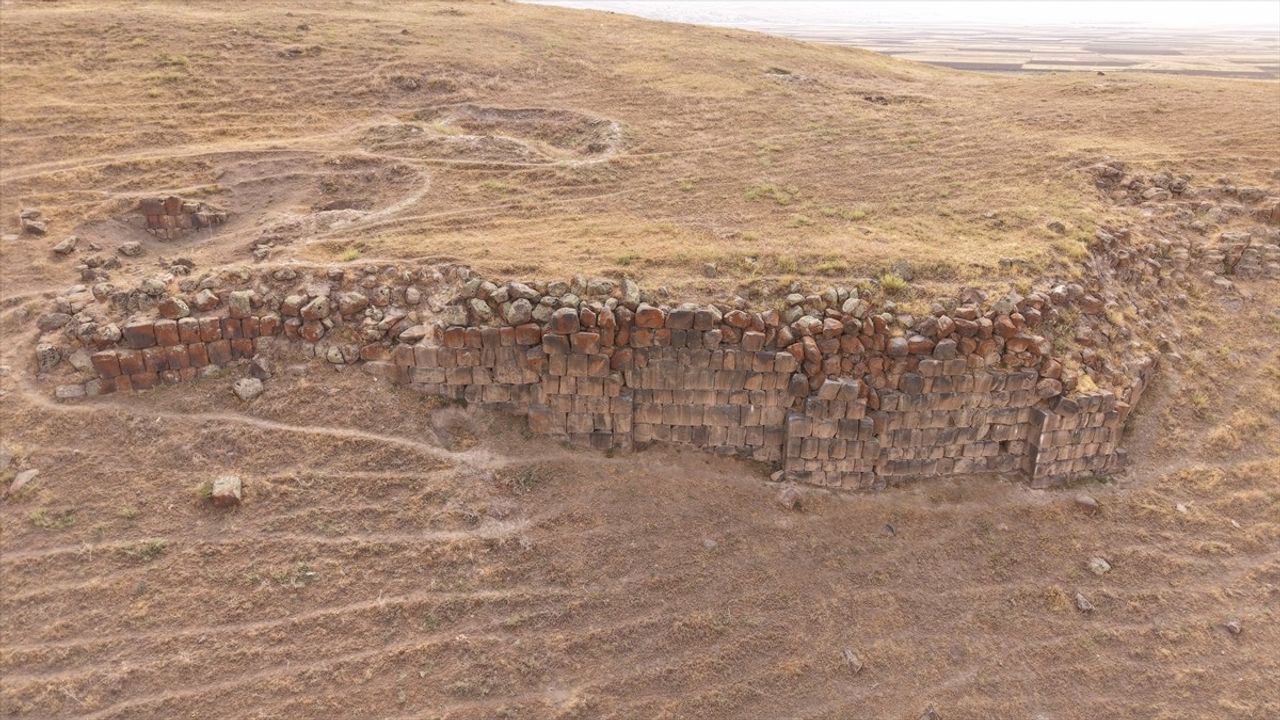 Körzüt Kalesi: Haldi'nin Kutsal Kentinin Keşfi