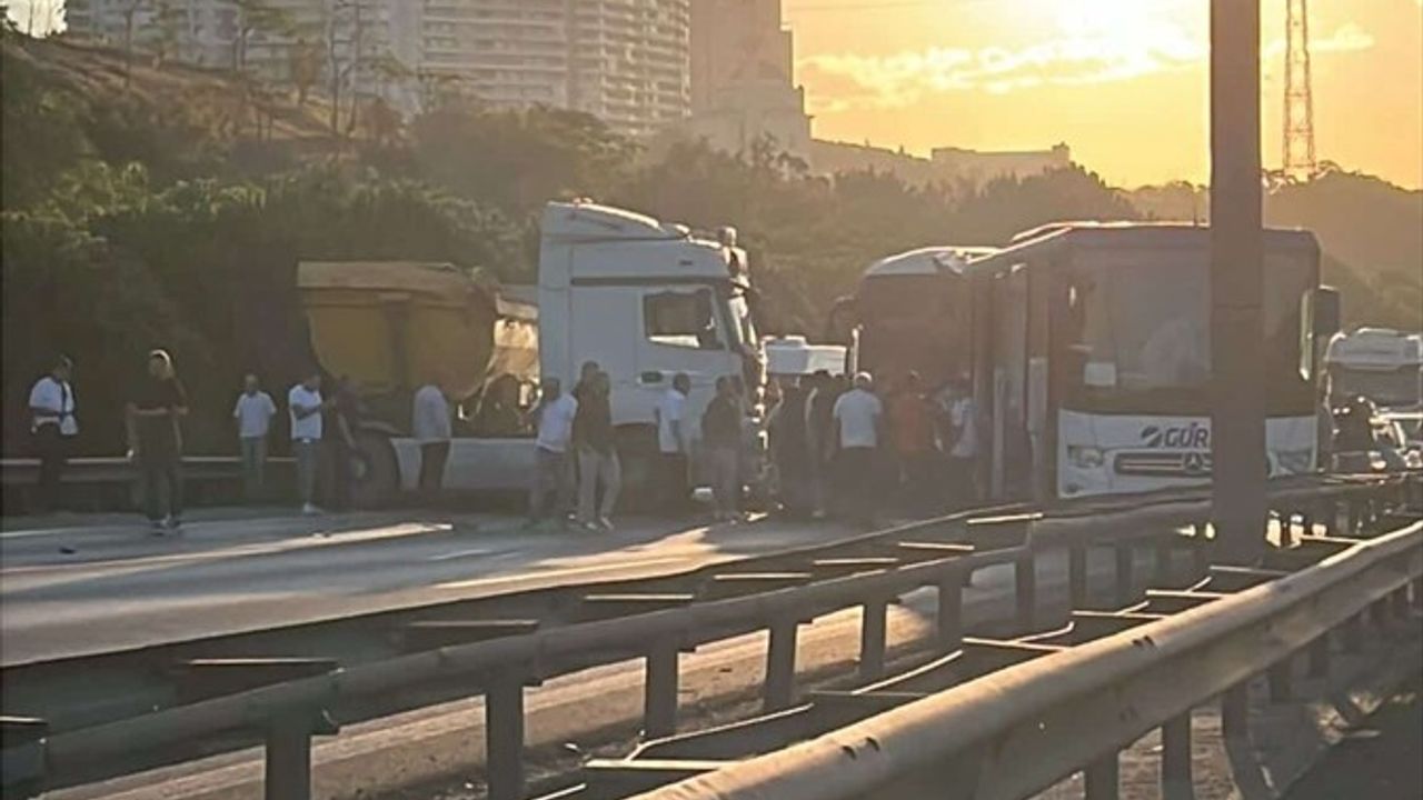 Küçükçekmece TEM Otoyolu'nda Zincirleme Kaza — 1 Ölü, Edirne İstikameti Kapandı