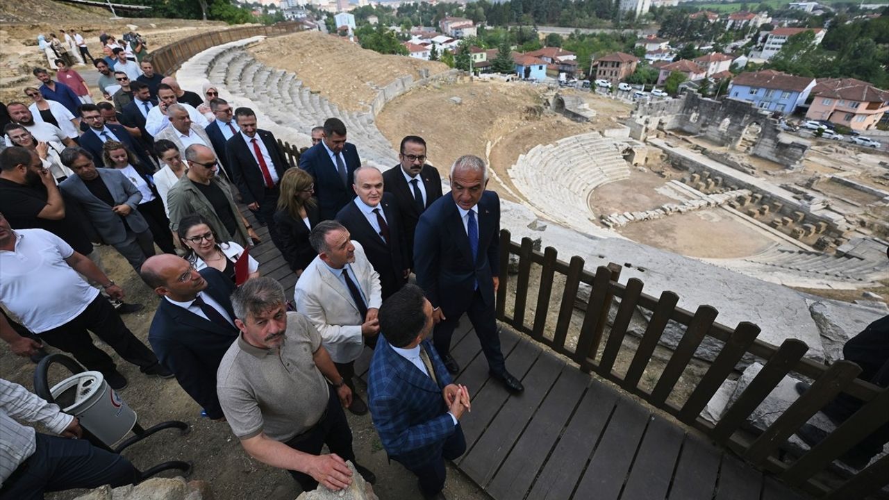 Kültür ve Turizm Bakanı Ersoy Düzce'de İncelemelerde Bulundu