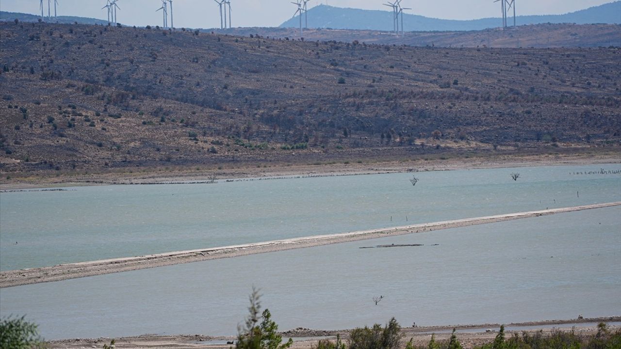 Kuraklık İzmir'de Eski Kara Yolunu Ortaya Çıkardı