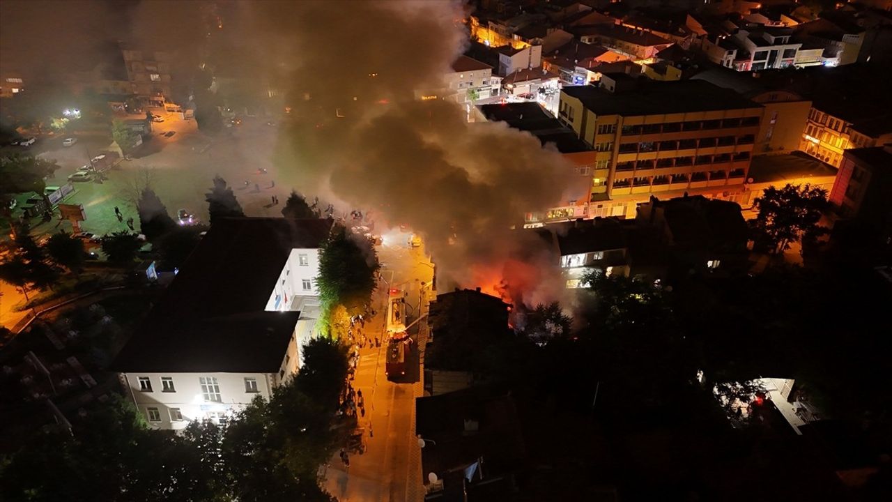 Kütahya'da İş Yerinde Yangın: Ekipler Hızla Müdahale Etti