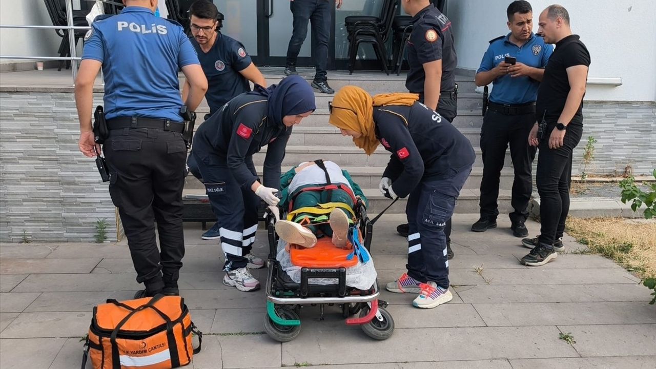 Kütahya'da Lokalin Çöken Asma Tavanı, İşletmeyi Yaraladı