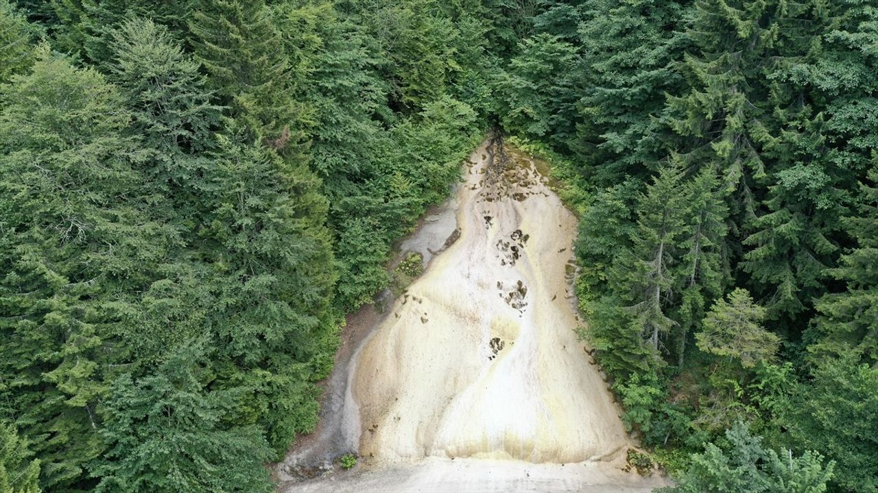 Kuzalan Tabiat Parkı: Kızıl Su ve Travertenler İlgi Odağı