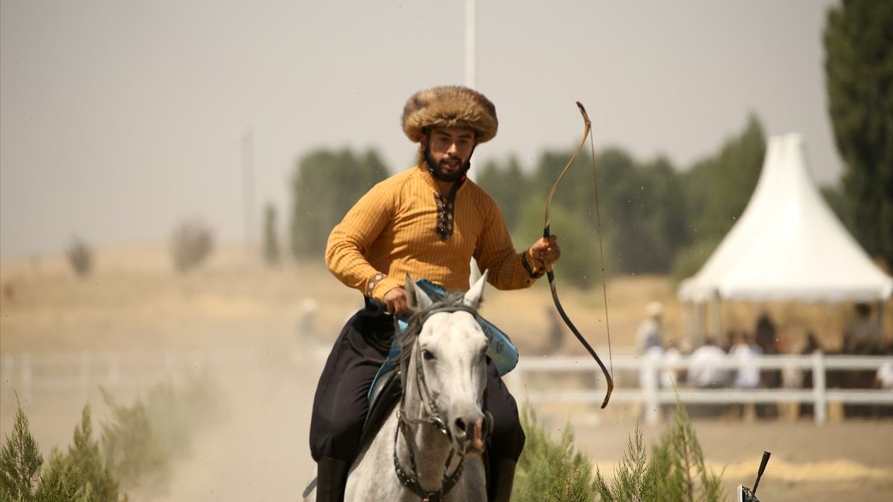 Malazgirt'te 954. Yıl Coşkusu: Han Otağı, Atlı Okçuluk ve Geleneksel Oyunlar