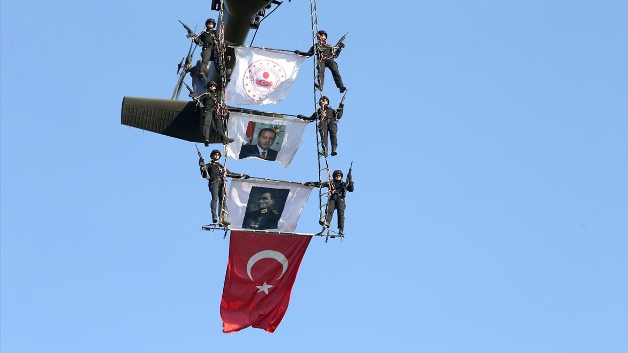 Malazgirt Zaferi 954. Yılında Jandarma 'Çelik Kanatlar' Gösterisiyle Coştu