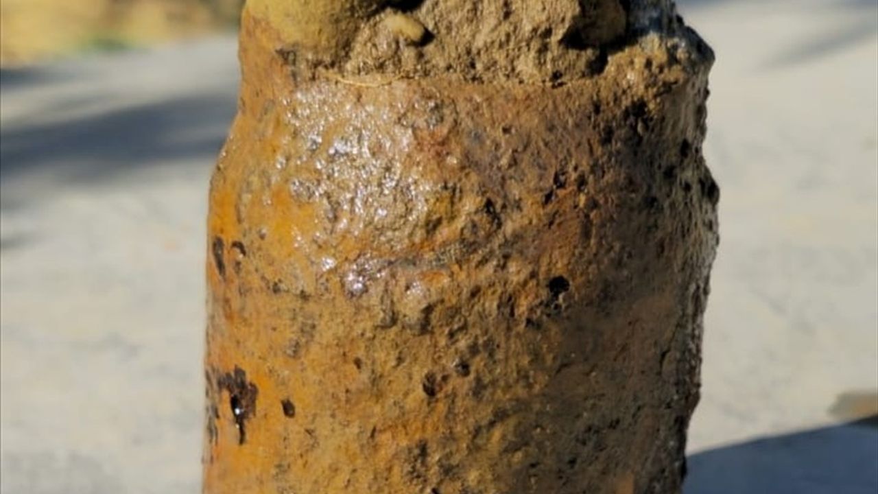 Manisa'da Patlamamış Top Mermisi Bulundu, Uzmanlar İmha Etti