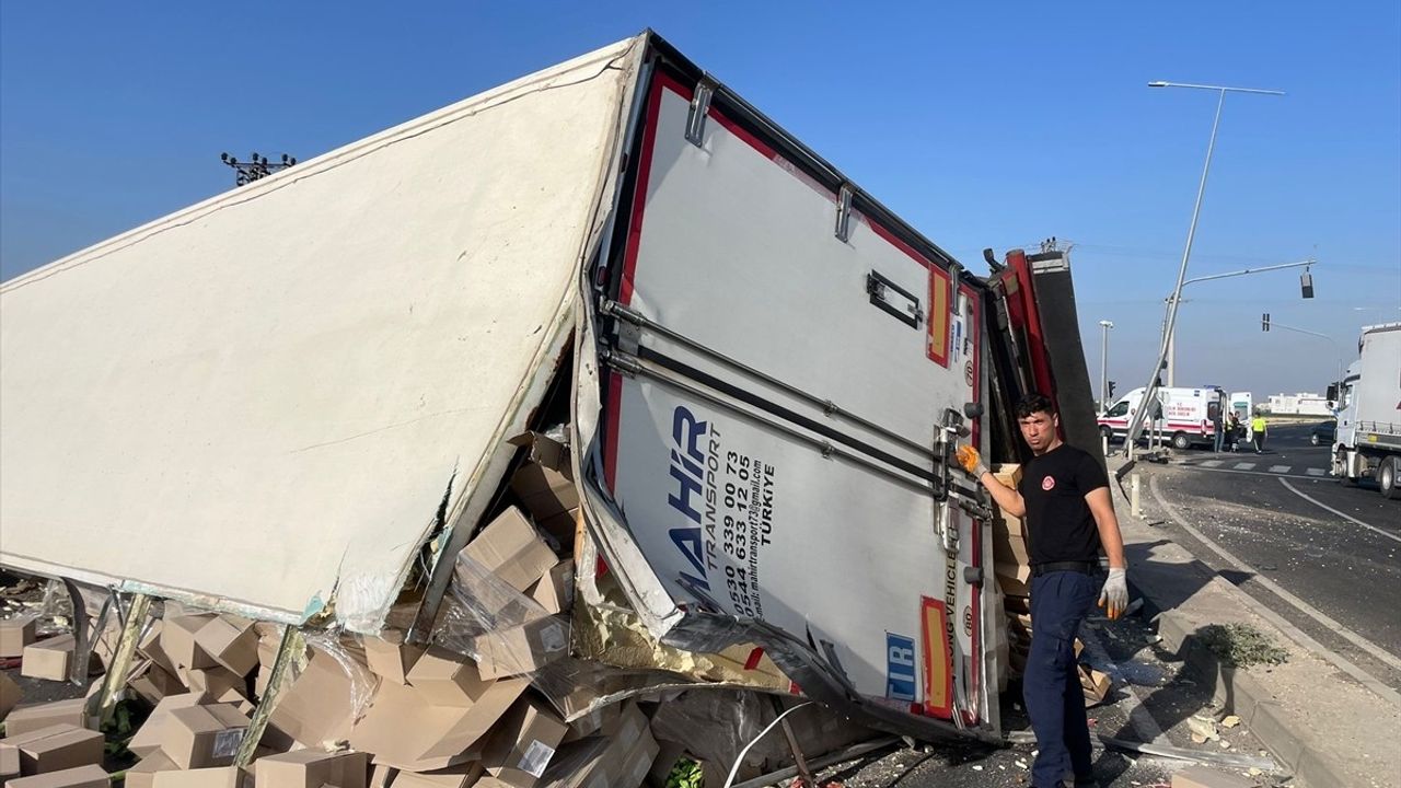 Mardin Kızıltepe’de Otobüs ile Tır Çarpıştı: 1 Ölü, 9 Yaralı