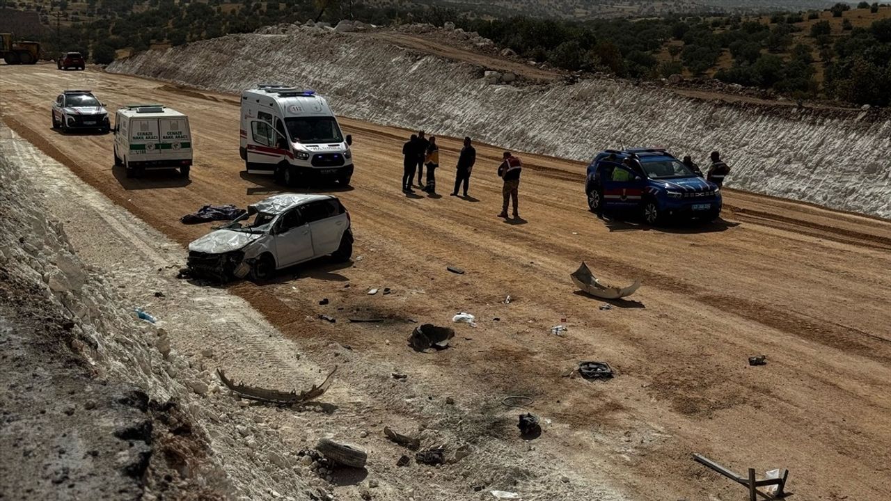 Mardin Ömerli'de Kaza: Yan Yola Düşen Otomobilde 1 Kişi Öldü, 5 Yaralı