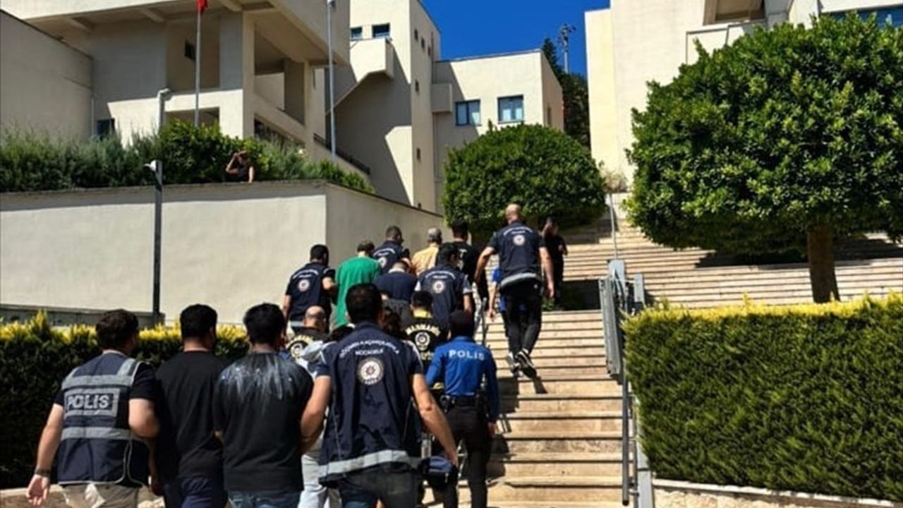Marmaris'te Göçmen Kaçakçılığı Operasyonu: 10 Şüpheli Tutuklandı
