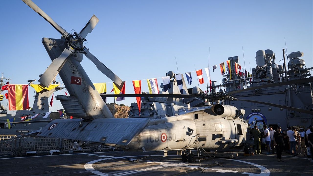 Mavi Vatan'ın Vurucu Güçleri TEKNOFEST'te: TCG İstanbul ve TCG Oruçreis Yan Yana