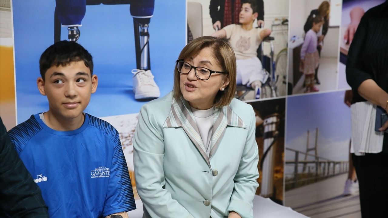 Mehmet Efe'nin Hayali Gerçek Oldu: Kol Protezi ile Oyun Oynamaya Başladı