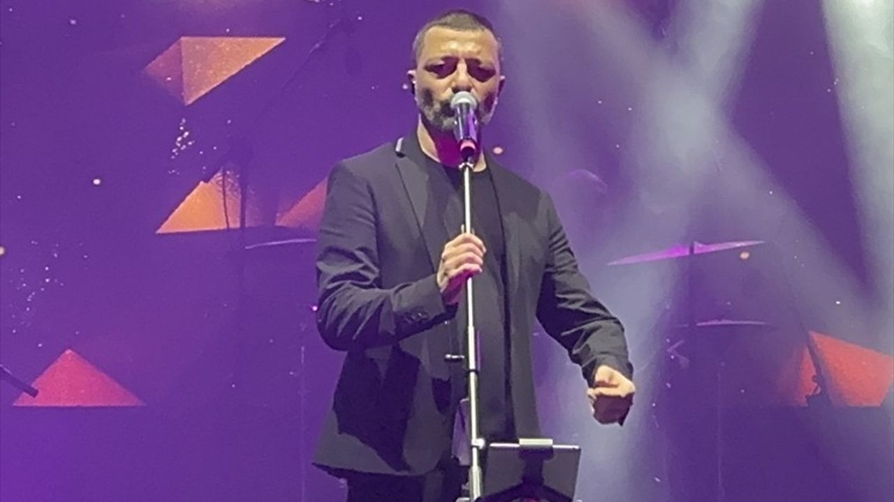 Mehmet Erdem'den Kahramanmaraş Uluslararası Geleneksel Ağustos Fuarı'nda Unutulmaz Konser