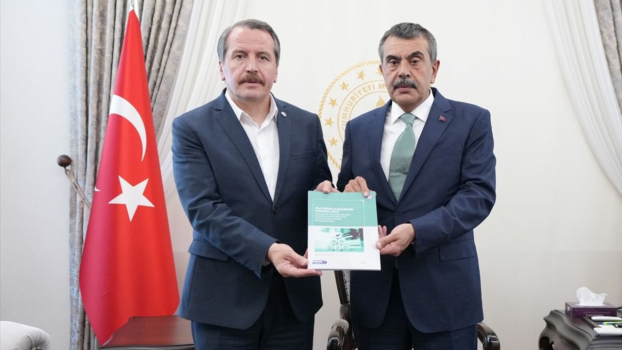Memur-Sen Başkanı Yalçın, Milli Eğitim Bakanı Tekin'i Ziyaret Etti