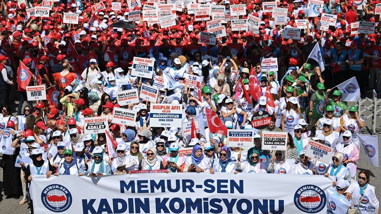 Memur Sendikaları Ankara'da Miting: Memur-Sen Hazine Önüne Yürüdü