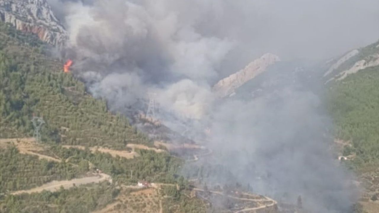 Mersin Anamur'da Orman Yangını — Helikopter ve Arazözlerle Müdahale