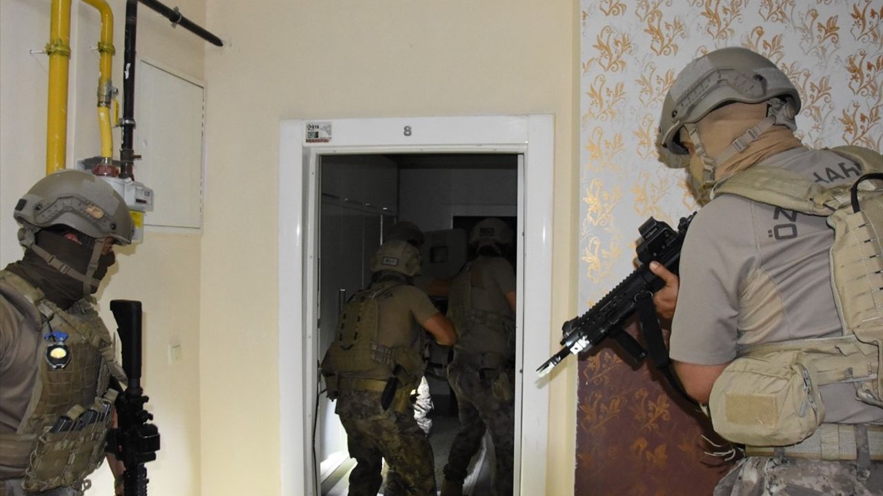 Mersin'de 10 yıl kesinleşmiş hapis cezası olan hükümlü bazada yakalandı