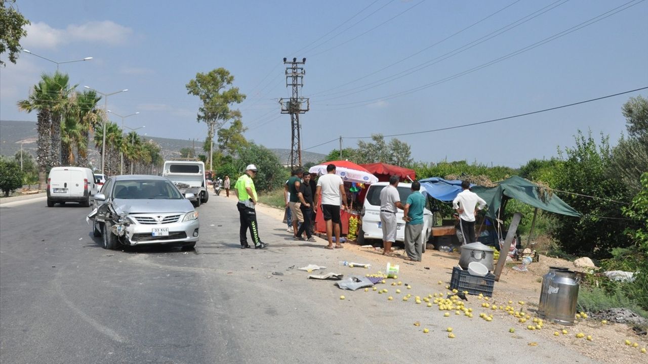 Mersin'de Park Halindeki Araca Çarpan Sürücü Kaçtı