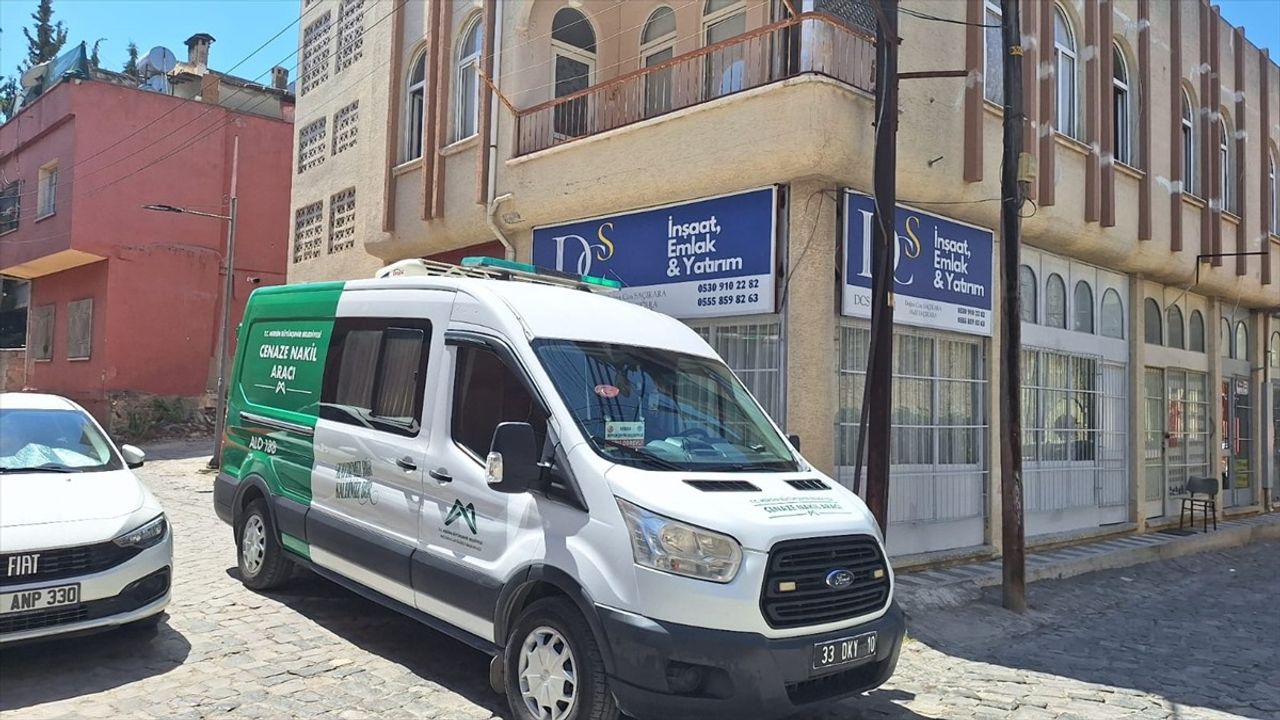 Mersin Tarsus'ta 51 yaşındaki Levent Çolak evinde ölü bulundu