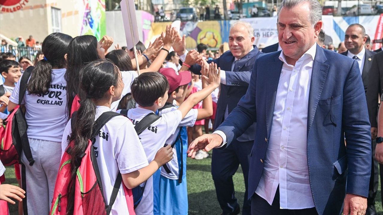 Mimar Sinan Spor Kompleksi'nin Temeli Fatih'te Atıldı