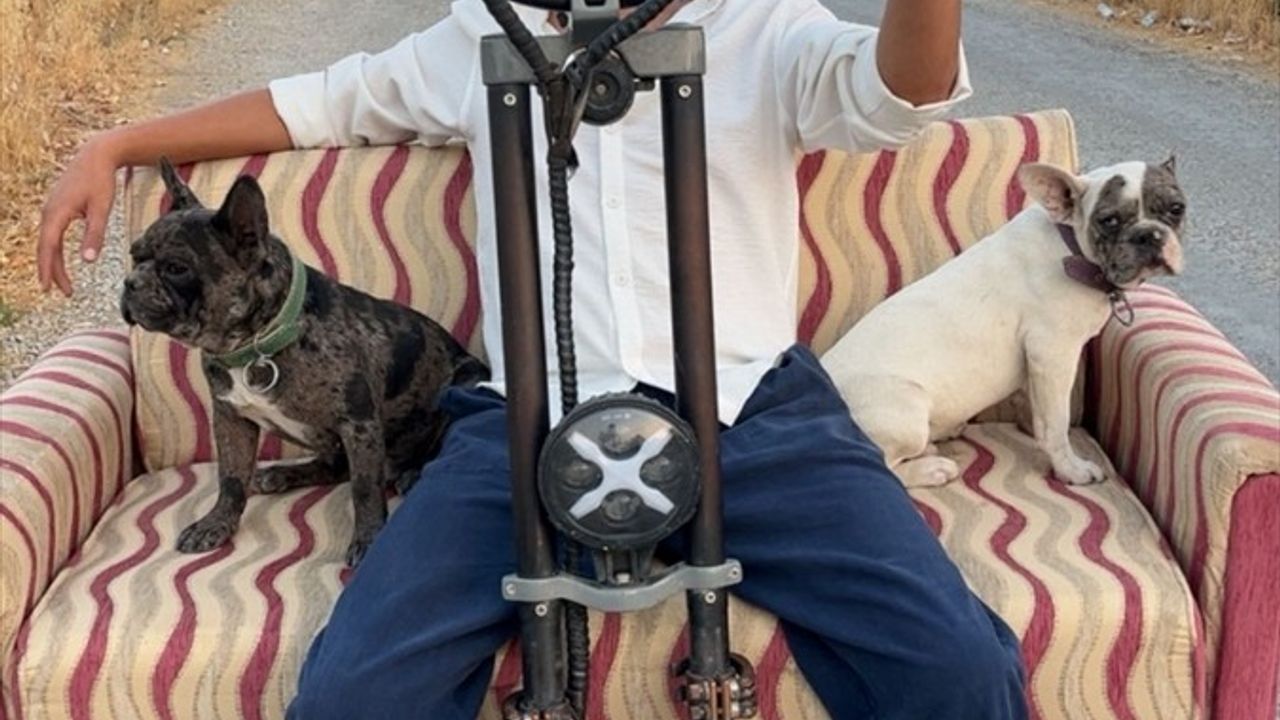 Muğla'da Skuterde Köpekli Yolculuk: Çift Kişilik Koltuk ve Önceki Ceza