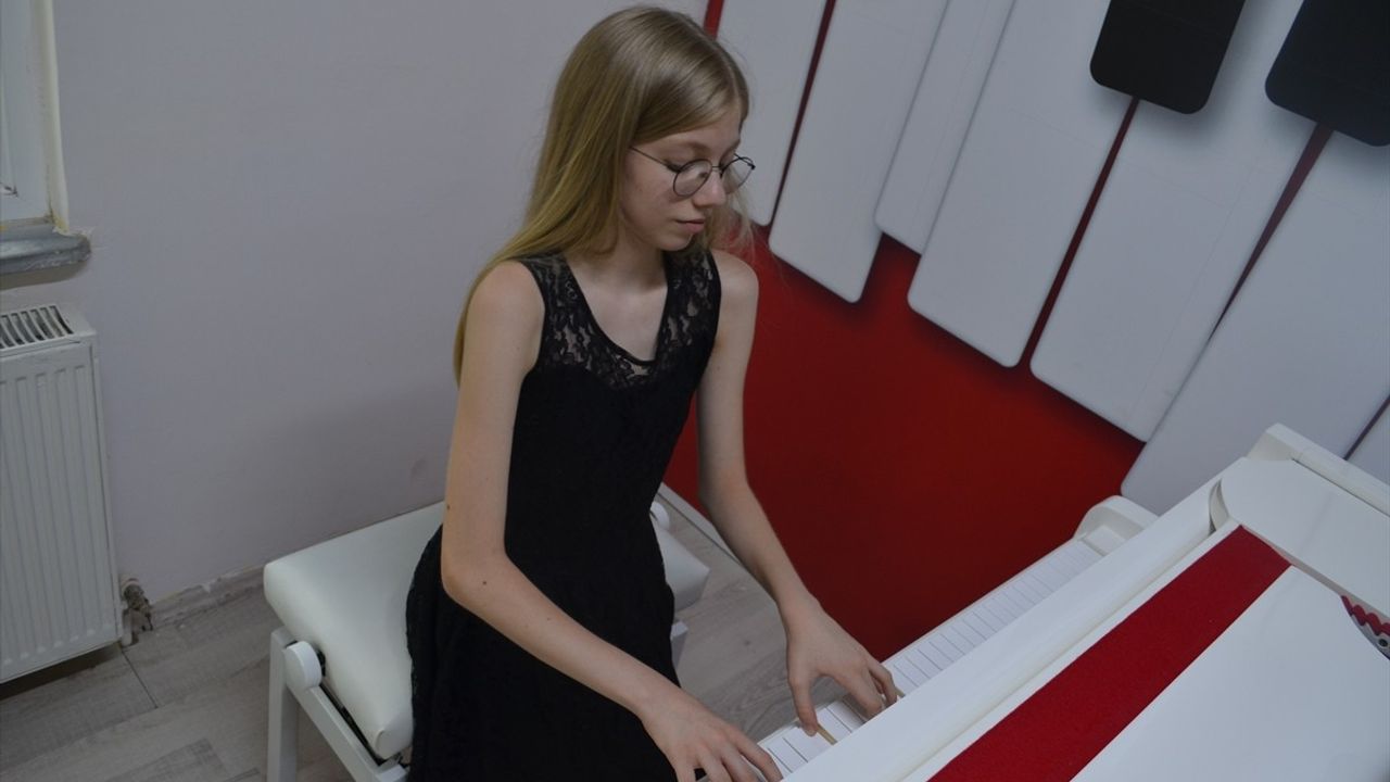 Mutlak Kulak Aylin Kılıç, Türkiye'nin Müzik Zenginliğini Dünyaya Tanıtmayı Hedefliyor