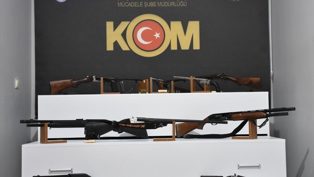 Niğde Merkezli Kaçakçılık Operasyonunda 9 Zanlı Yakalandı