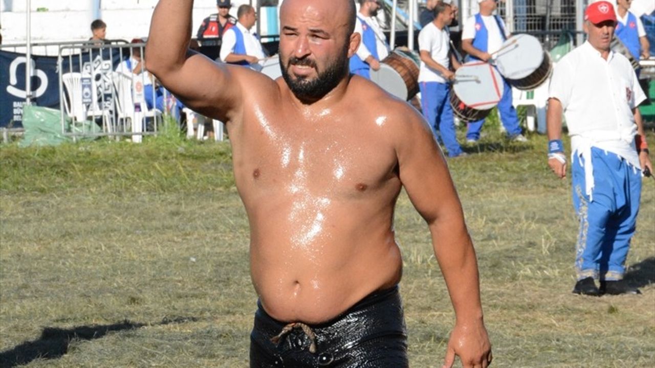 Orhan Okulu, 65. Kurtdereli Mehmet Yağlı Güreşleri'nde Başpehlivan Oldu