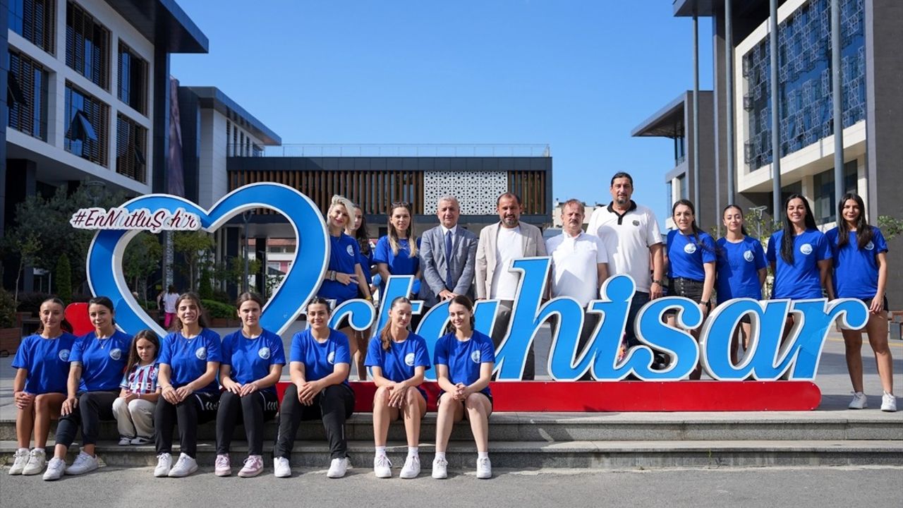 Ortahisar Belediyespor 15 Oyuncuyla Sözleşme İmzaladı: Kadro Yenilendi