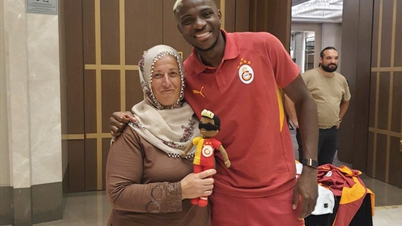 Osimhen, Kayseri'de 'Neslihan Teyze' ile buluştu
