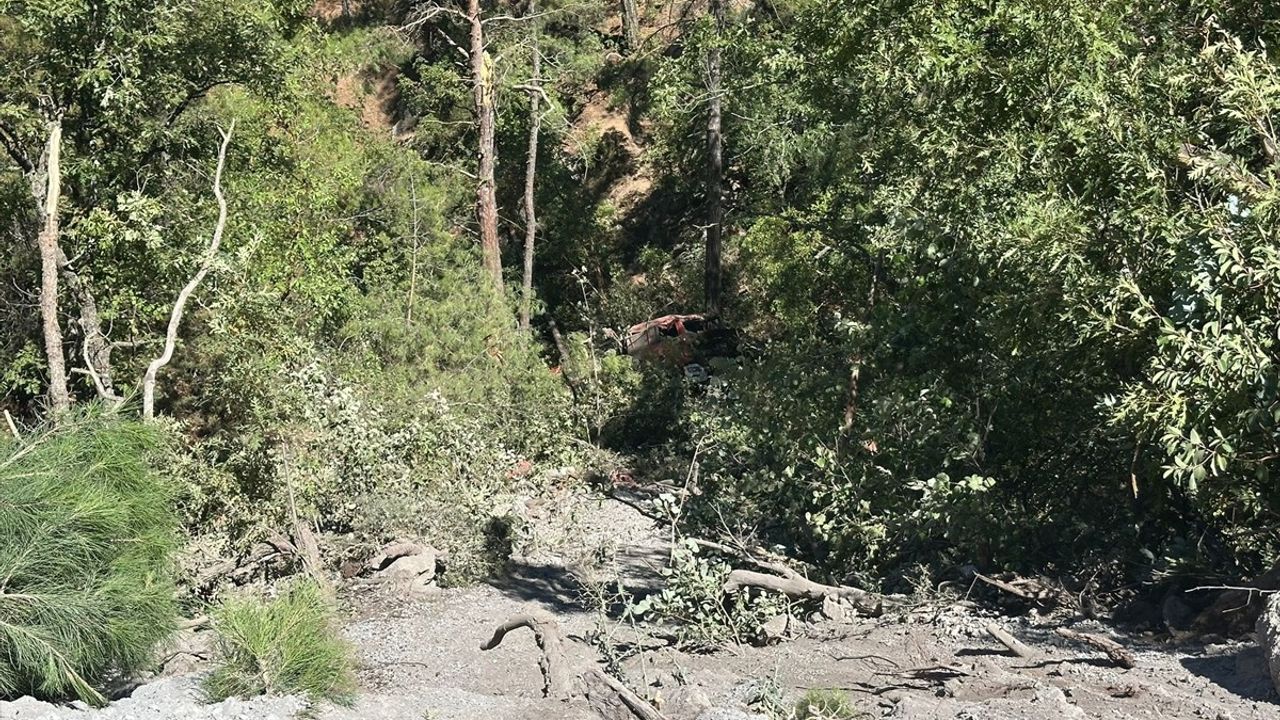 Osmaniye'de Arazöz Devrildi: 1 Ölü, 4 Yaralı