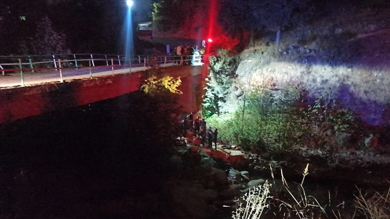 Osmaniye'de Köprüden Düşen Elektrikli Bisiklet: 1 Ölü, 1 Yaralı