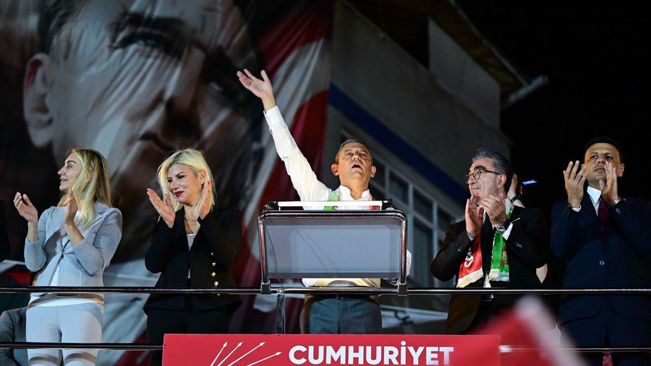 Özgür Özel Bayrampaşa Mitinginde: İmamoğlu'na Destek, Yolsuzluk ve AK Parti İddiaları