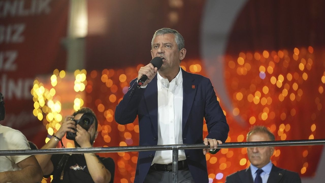 Özgür Özel Beyoğlu Mitinginde: Meclis'i Filistin İçin Topluyoruz