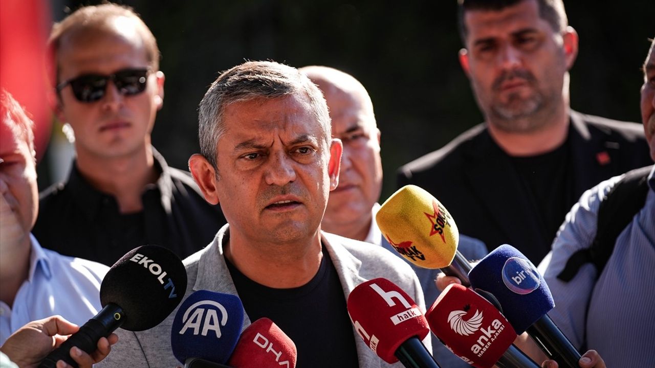 Özgür Özel İzmir Buca Cezaevi'nde Tutuklu Partilileri Ziyaret Etti