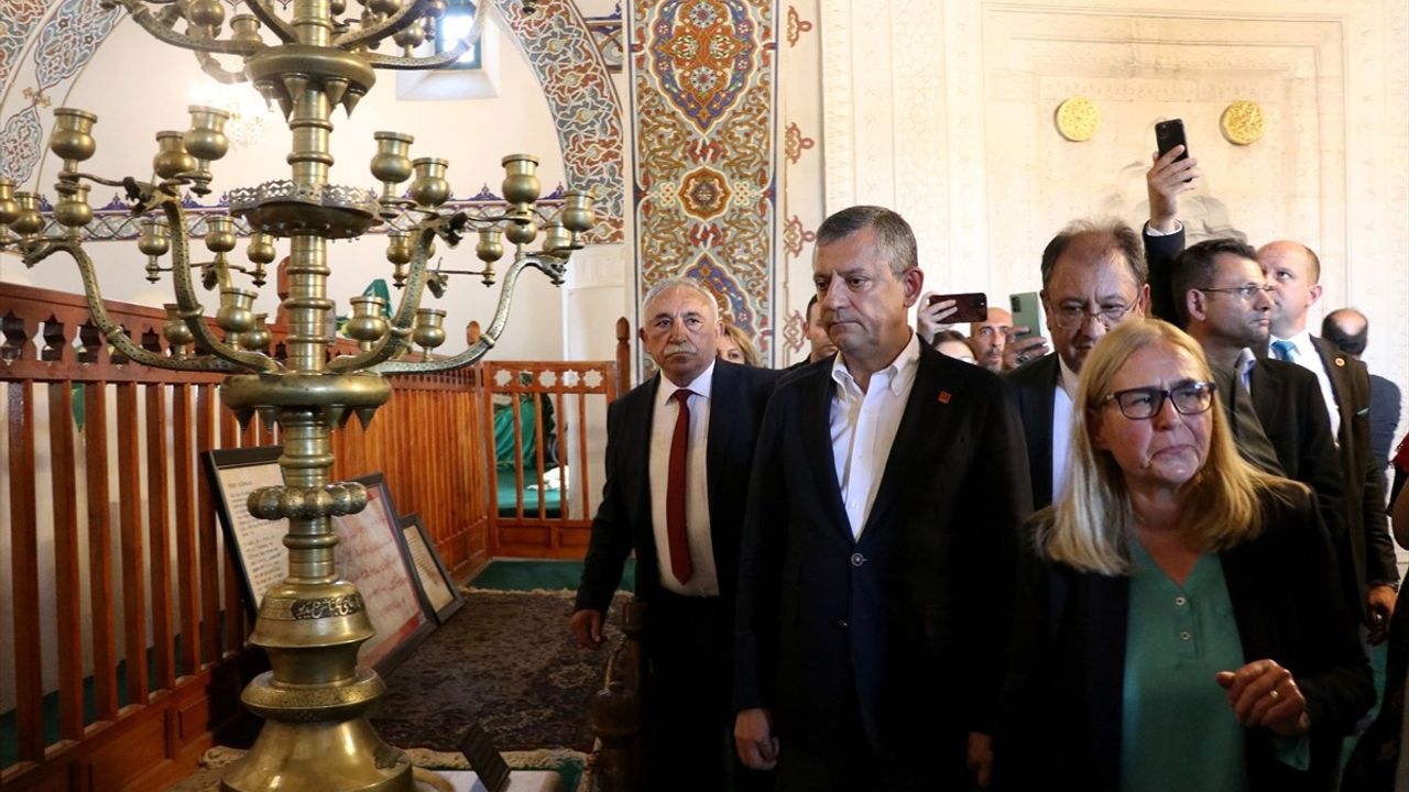 Özgür Özel Nevşehir'de: Bağcılar Gürsel Erol Cemevi Açılışında Eşit Yurttaşlık Mesajı