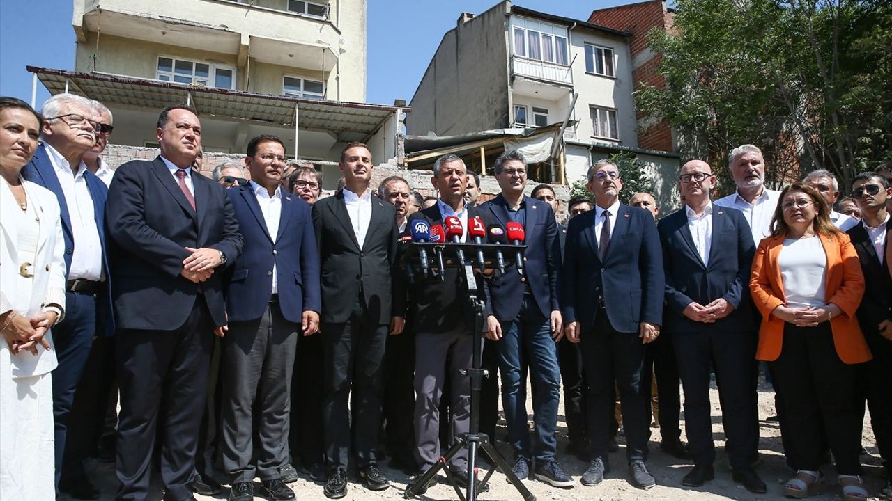 Özgür Özel: Sındırgı hızla afet bölgesi ilan edilmeli