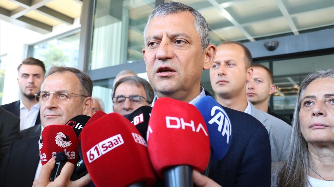 Özgür Özel Trabzon'da: Taziye ve Belediye Ziyaretleri