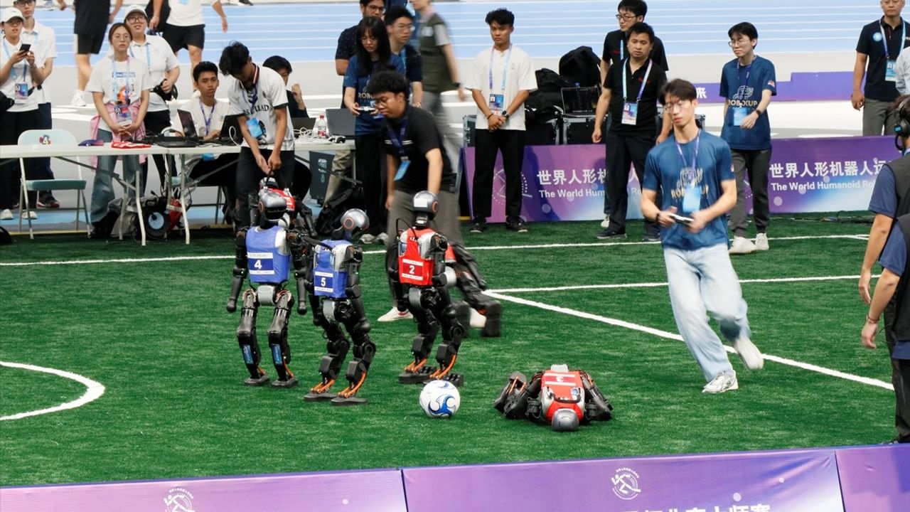 Pekin'de Dünya İnsansı Robot Oyunları (WHRG) Başladı: Robotlar Atletizm, Futbol ve Performansta Yarışıyor