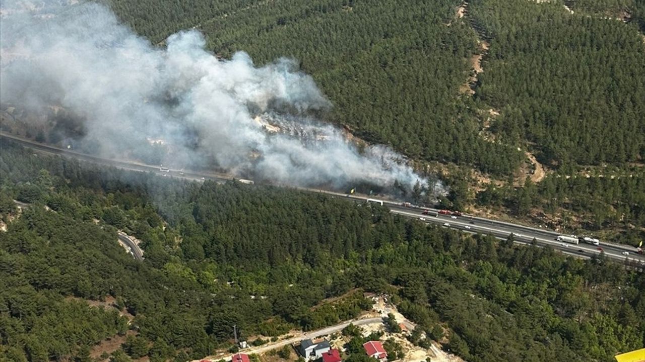 Pozantı'da Otomobil Yangını Ormana Sıçradı — Havadan ve Karadan Müdahale