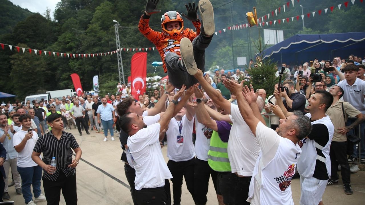 Rize'de 15. Geleneksel Red Bull Formulaz Tahta Araba Şenliği
