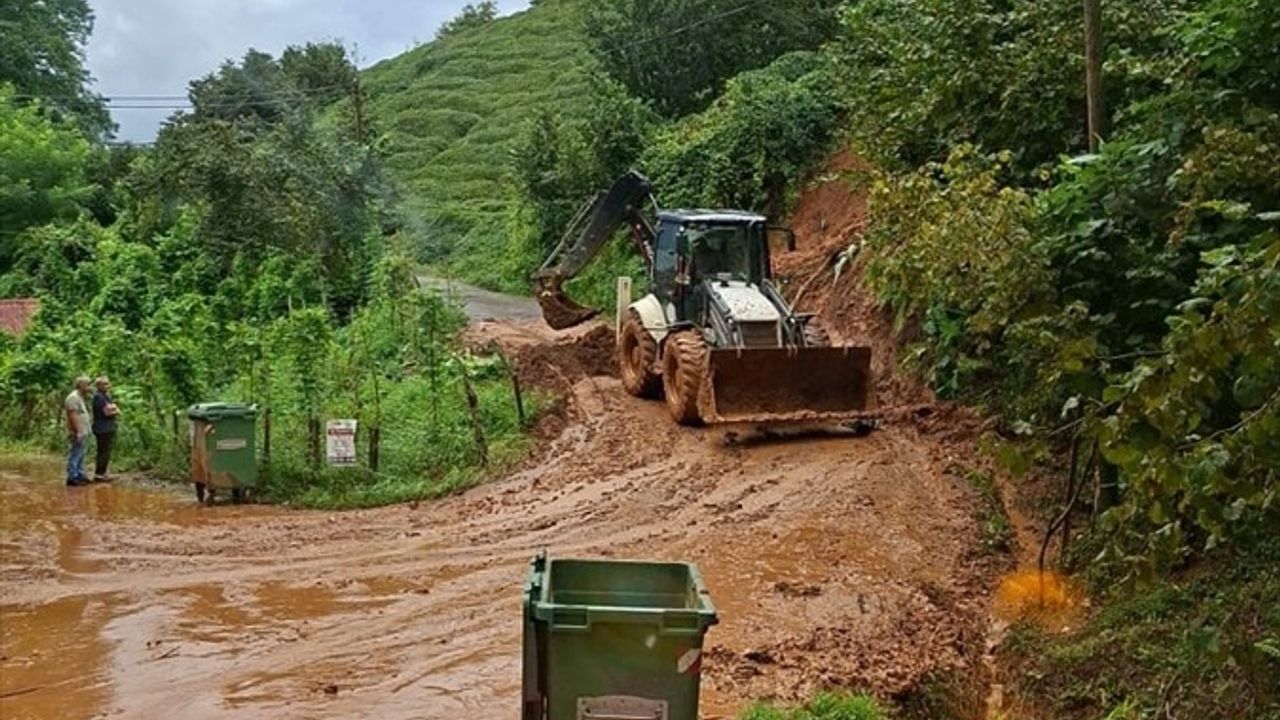 Rize'de Heyelanlar: Sağanak Yağış Sonrası Faciaya Yol Açtı