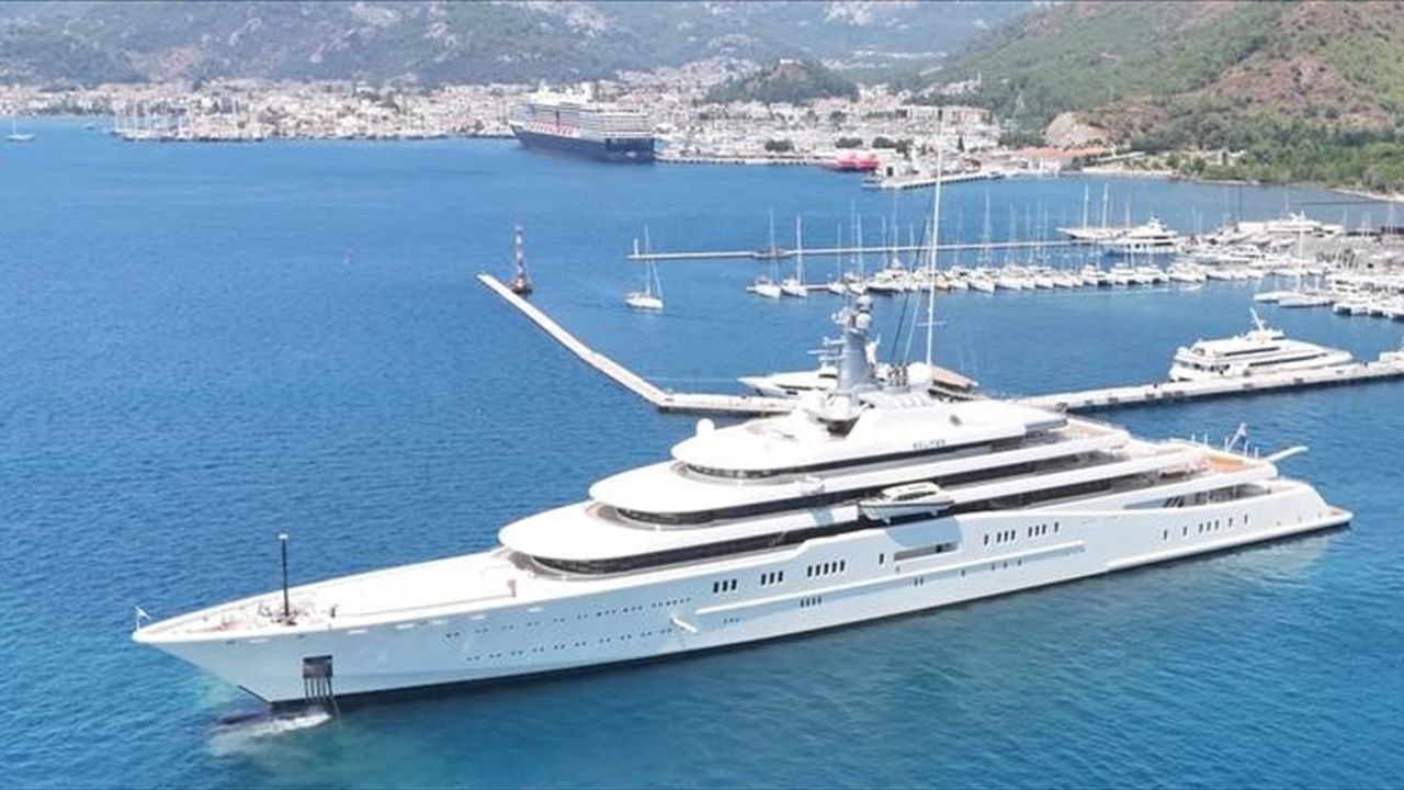 Roman Abramoviç'in 164 Metrelik Yatı 'Eclipse' Marmaris'ten Demir Aldı