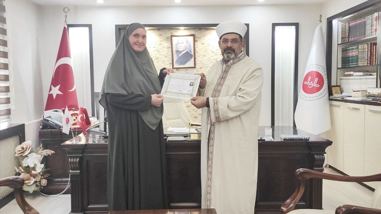 Rus Kadın Batman'da Müslüman Oldu: Yeni İsmi Meryem