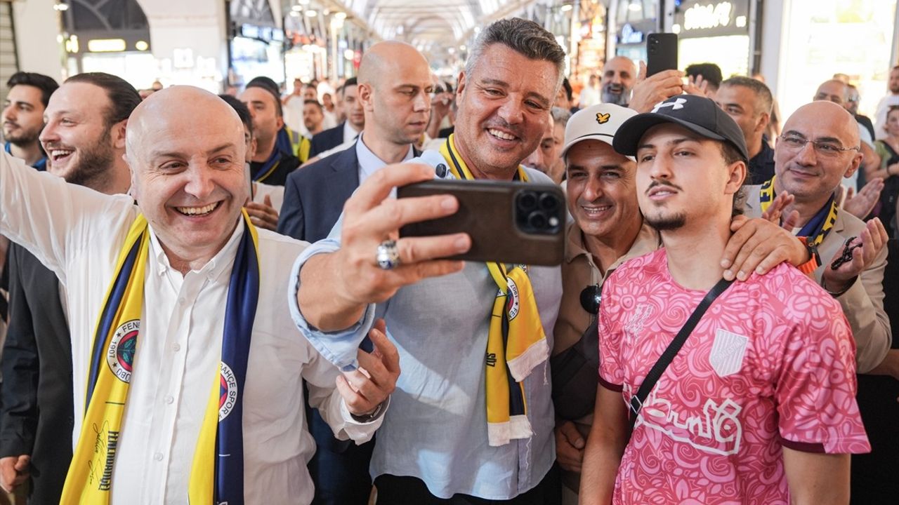 Sadettin Saran Kapalıçarşı'da — Fenerbahçe Başkan Adayı Esnafla Buluştu
