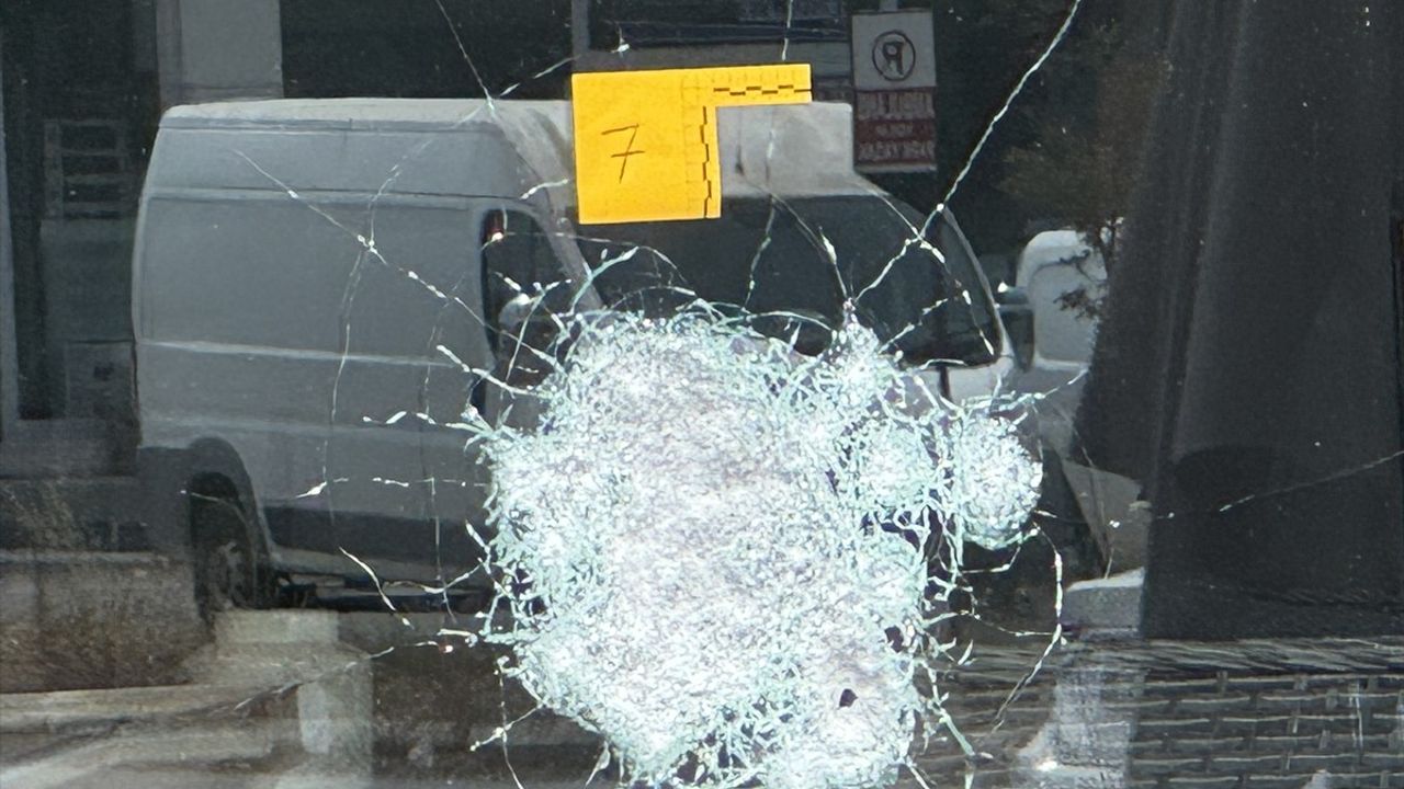 Sakarya'da Bahçe Mobilyası Satan İş Yeri Kurşunlandı