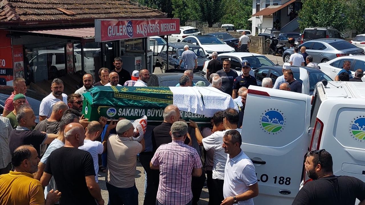 Sakarya'da Düşen Asansörde Eski Belediye Başkanı Hayatını Kaybetti